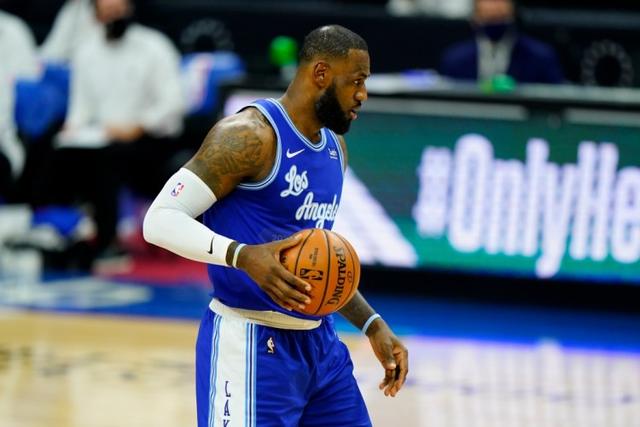 莫兰特三双灰熊送雄鹿4连败 火箭险胜独行侠